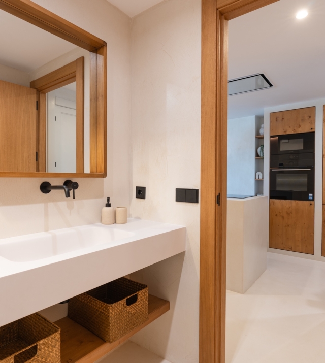 Resa Estates apartment for sale Botafoch Ibiza bathroomn 3.jpg